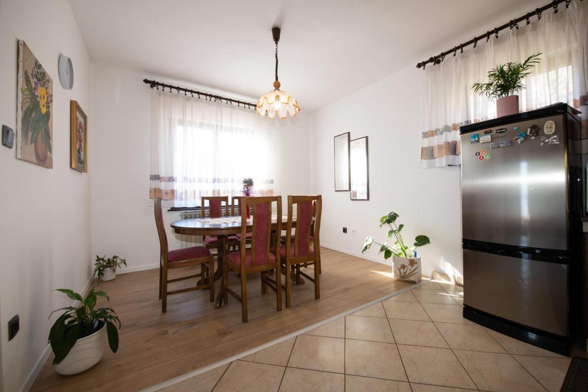 Apartman Elvis ロヴラン エクステリア 写真